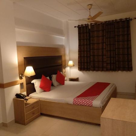 Hotel Arina Inn New Delhi Bagian luar foto