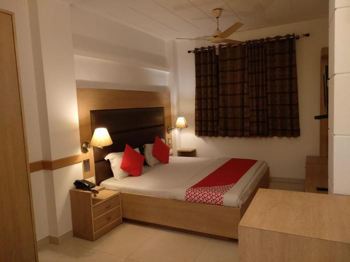 Hotel Arina Inn New Delhi Bagian luar foto