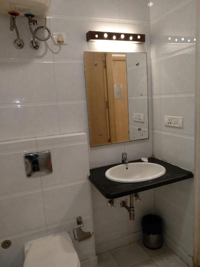 Hotel Arina Inn New Delhi Bagian luar foto