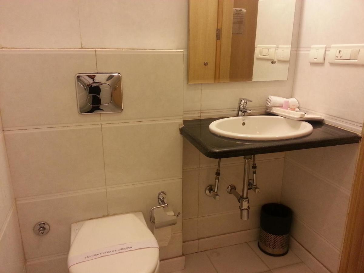 Hotel Arina Inn New Delhi Bagian luar foto