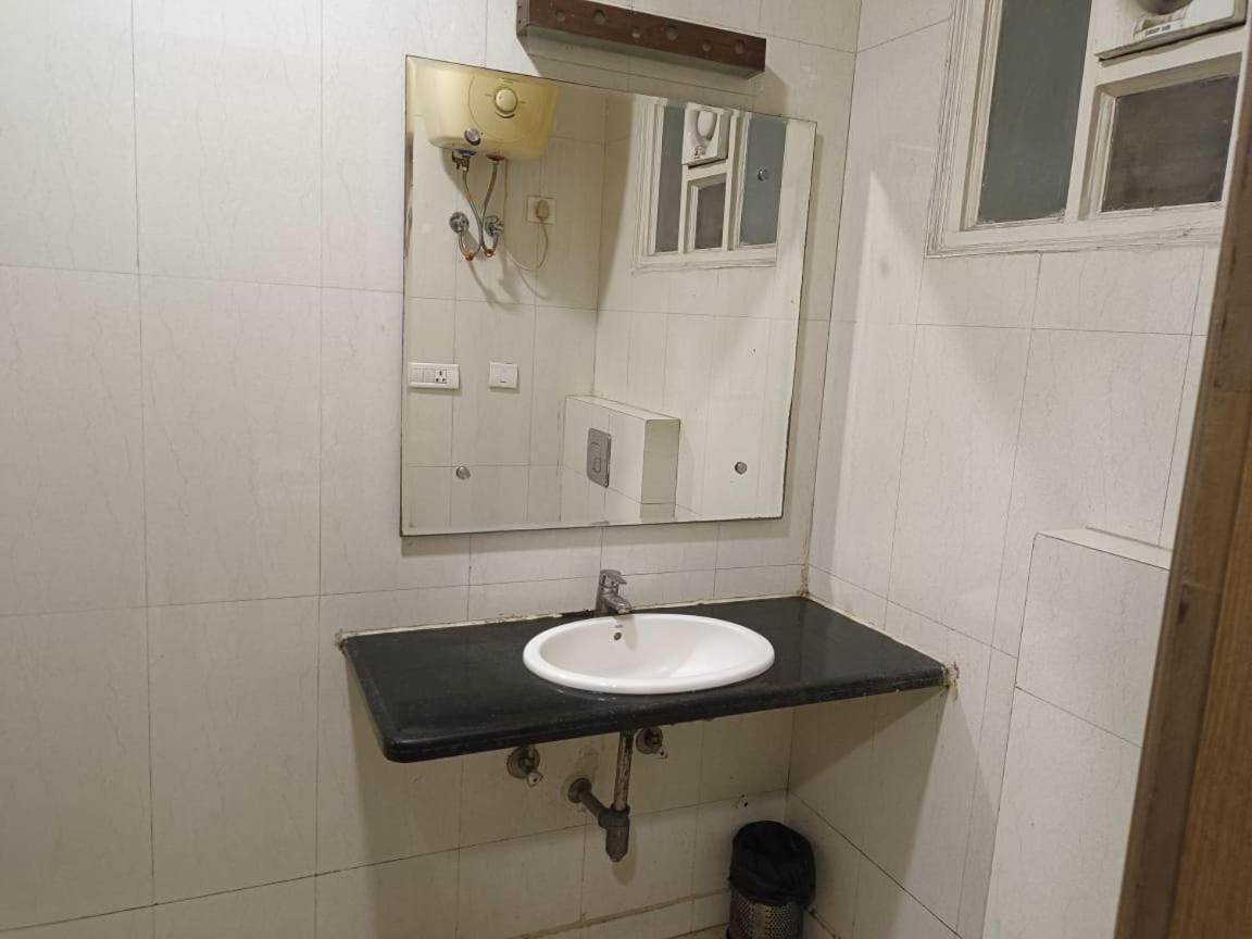 Hotel Arina Inn New Delhi Bagian luar foto