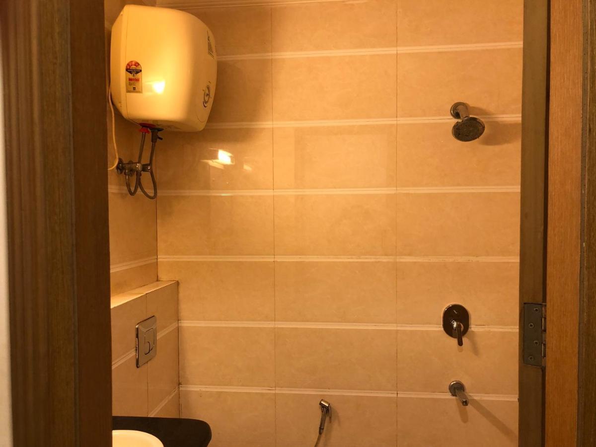 Hotel Arina Inn New Delhi Bagian luar foto