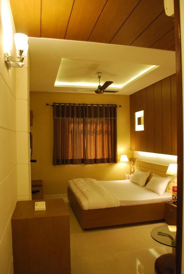 Hotel Arina Inn New Delhi Bagian luar foto