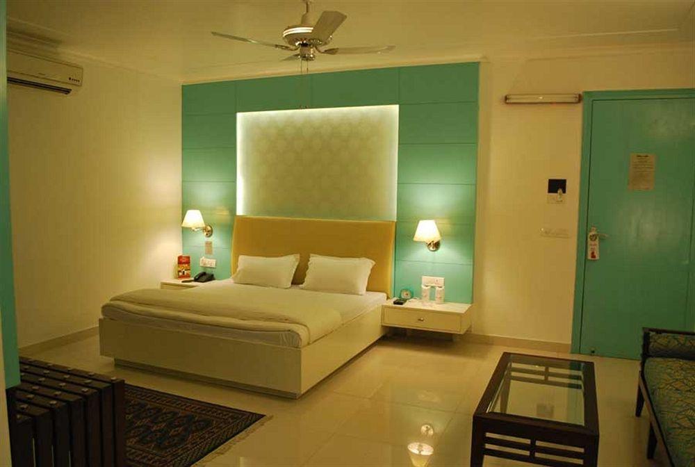 Hotel Arina Inn New Delhi Bagian luar foto