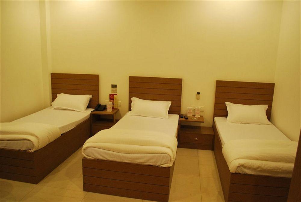 Hotel Arina Inn New Delhi Bagian luar foto