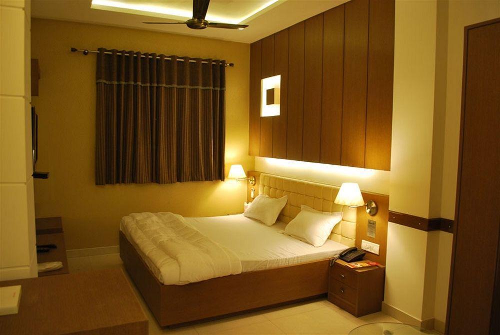 Hotel Arina Inn New Delhi Bagian luar foto