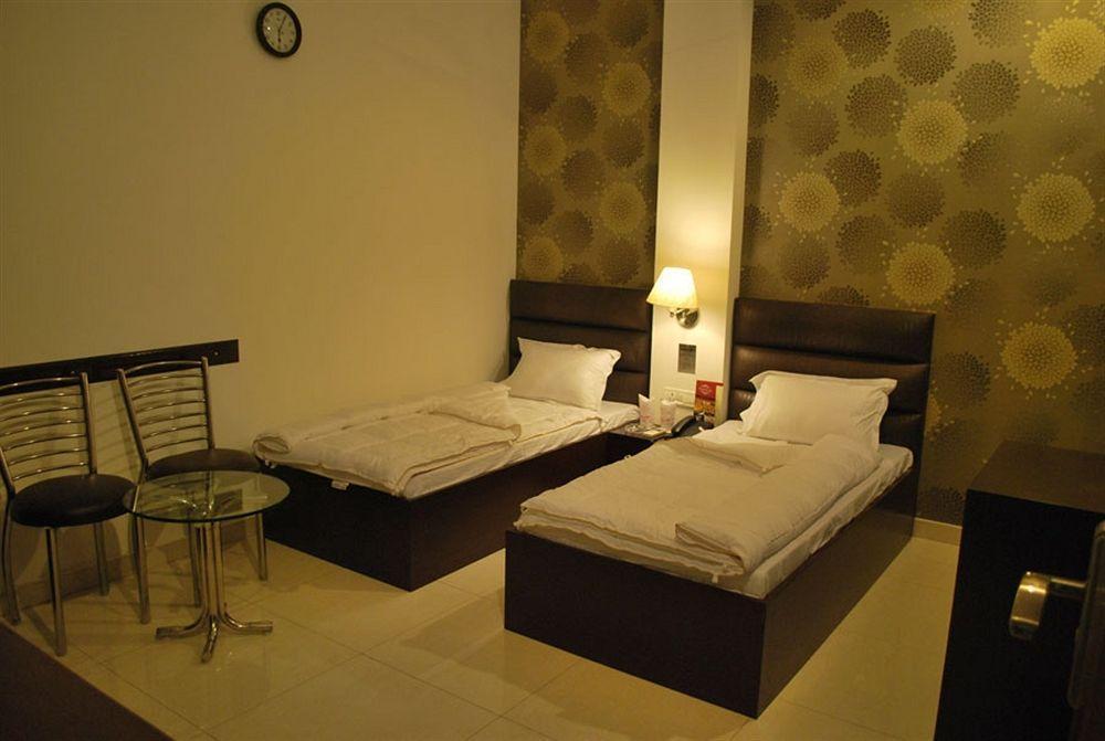 Hotel Arina Inn New Delhi Bagian luar foto
