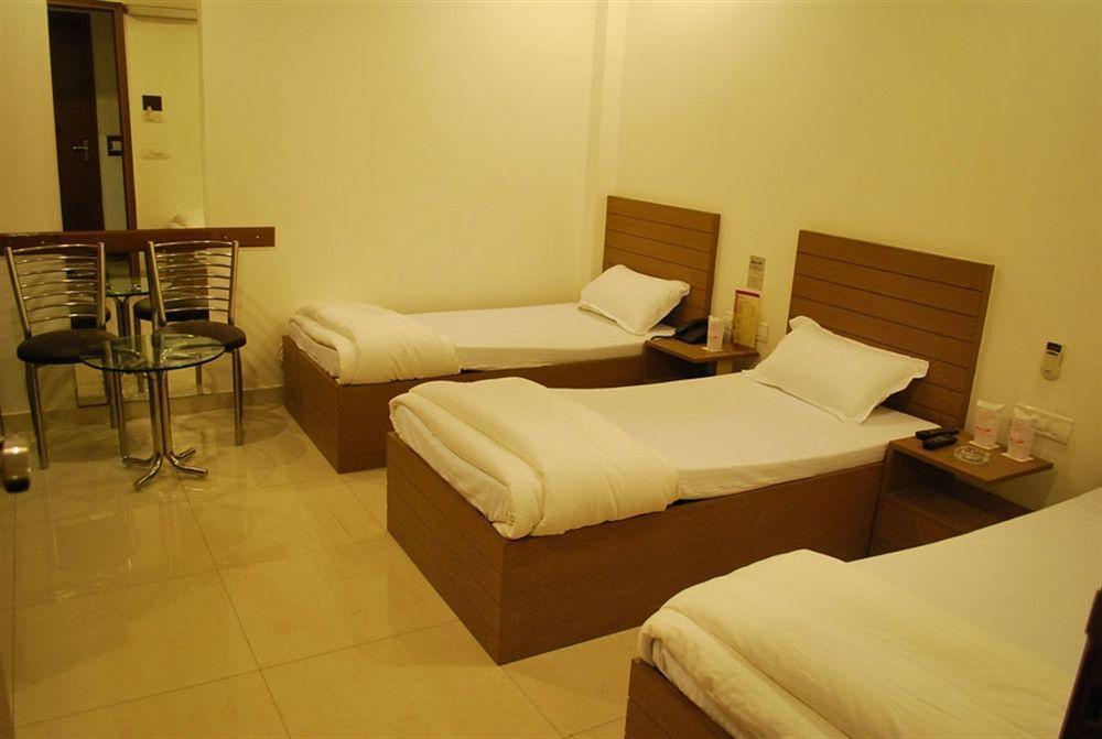 Hotel Arina Inn New Delhi Bagian luar foto