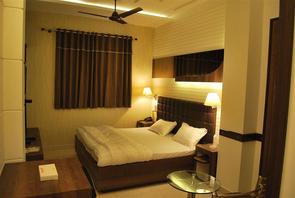 Hotel Arina Inn New Delhi Bagian luar foto