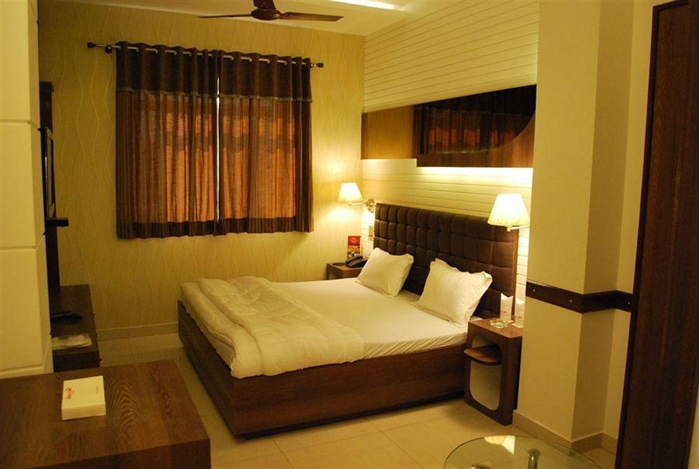 Hotel Arina Inn New Delhi Bagian luar foto