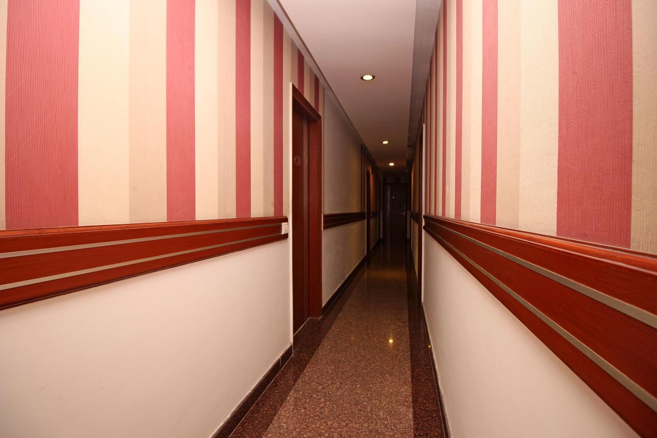 Hotel Arina Inn New Delhi Bagian luar foto