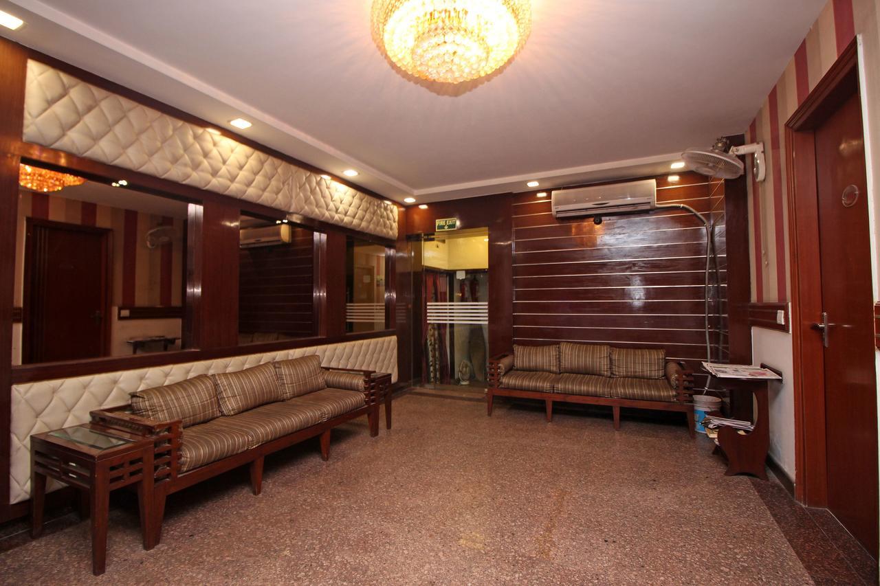 Hotel Arina Inn New Delhi Bagian luar foto