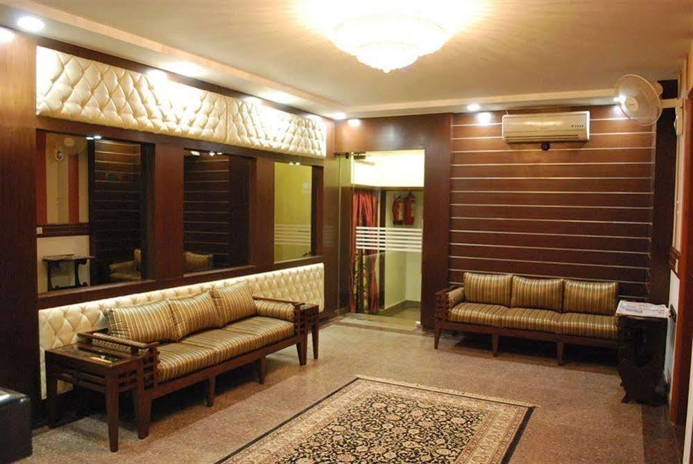 Hotel Arina Inn New Delhi Bagian luar foto